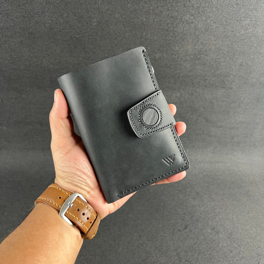 Vaulta — Vertical Bi-Fold Wallet (WC-V4)