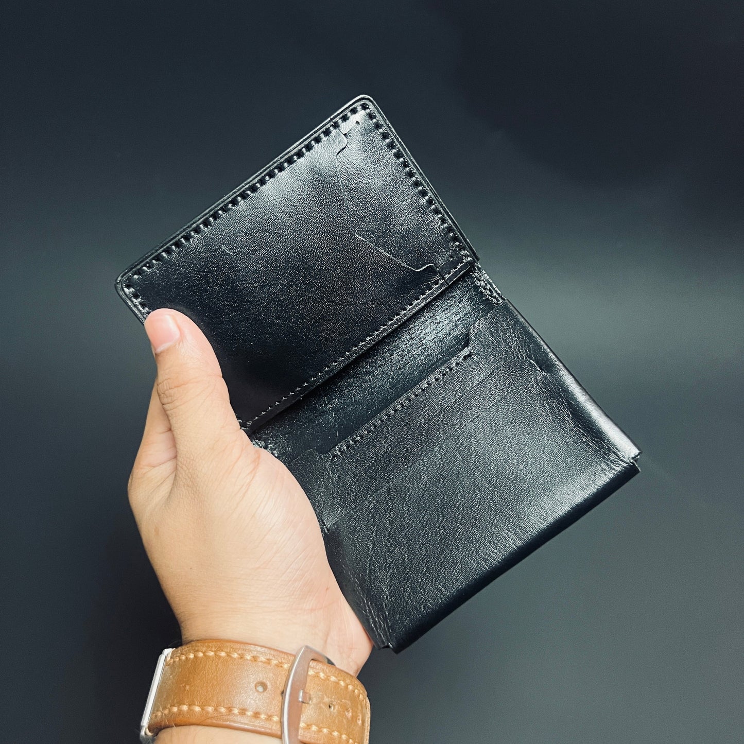 Folden — Vertical Bi-Fold Wallet (WC-V18)