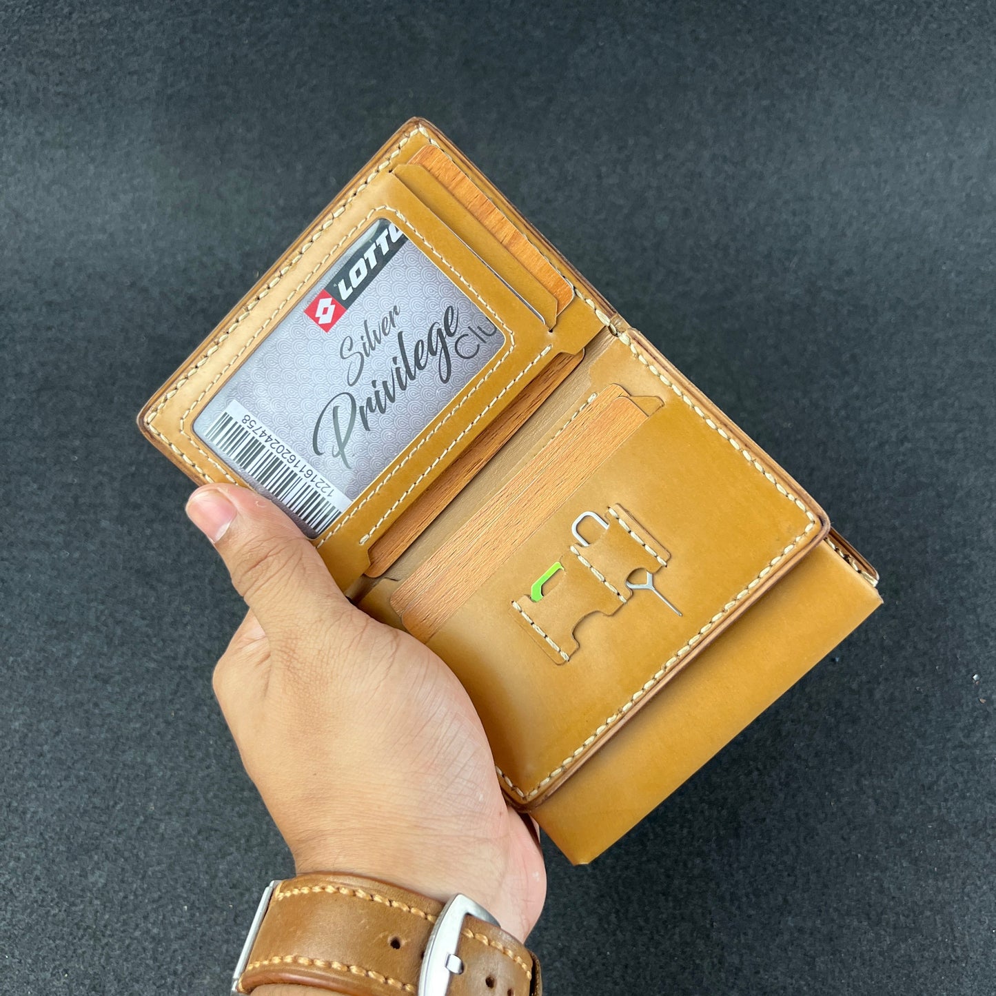 Folden  — Vertical Bi-Fold Wallet (WC-V18)