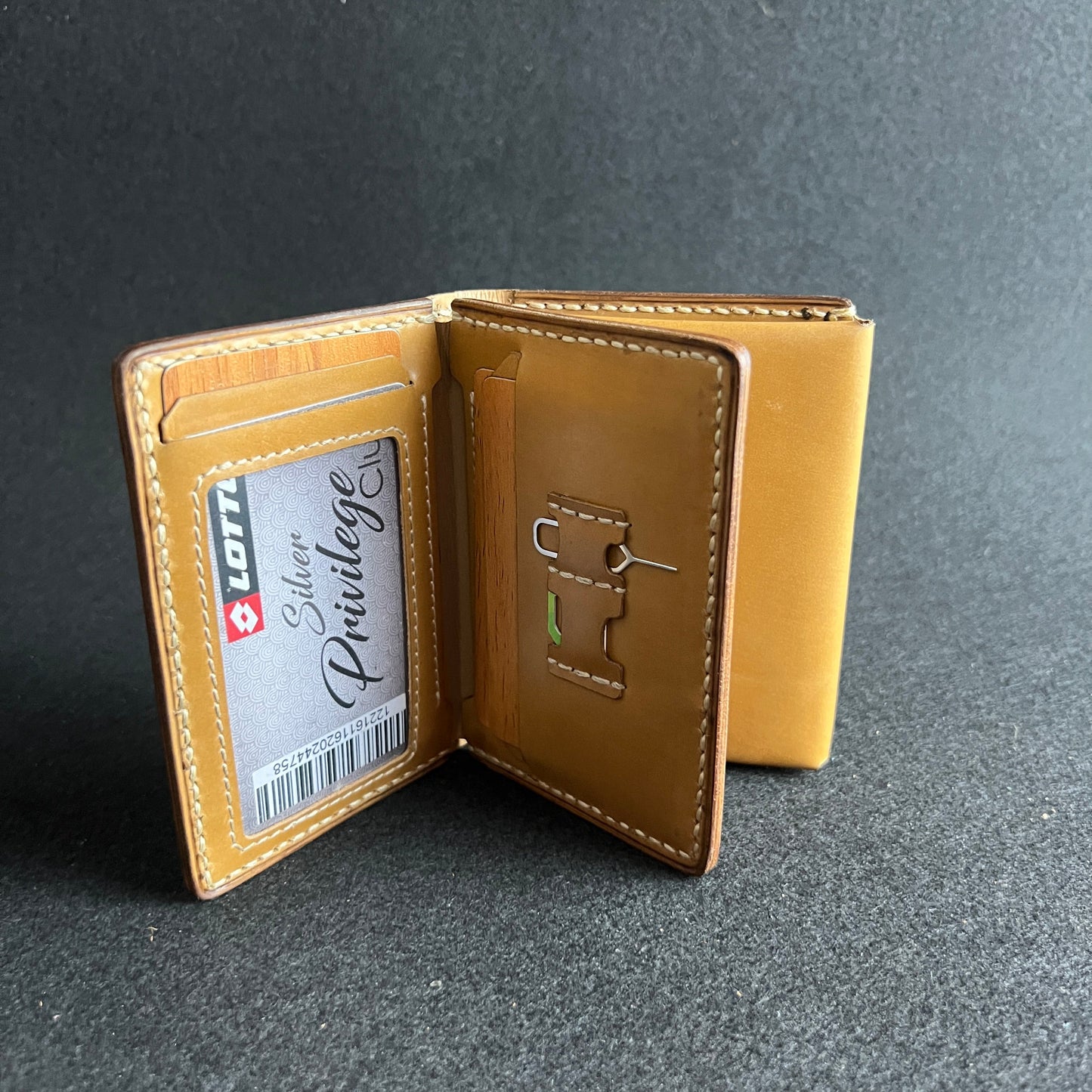 Folden  — Vertical Bi-Fold Wallet (WC-V18)