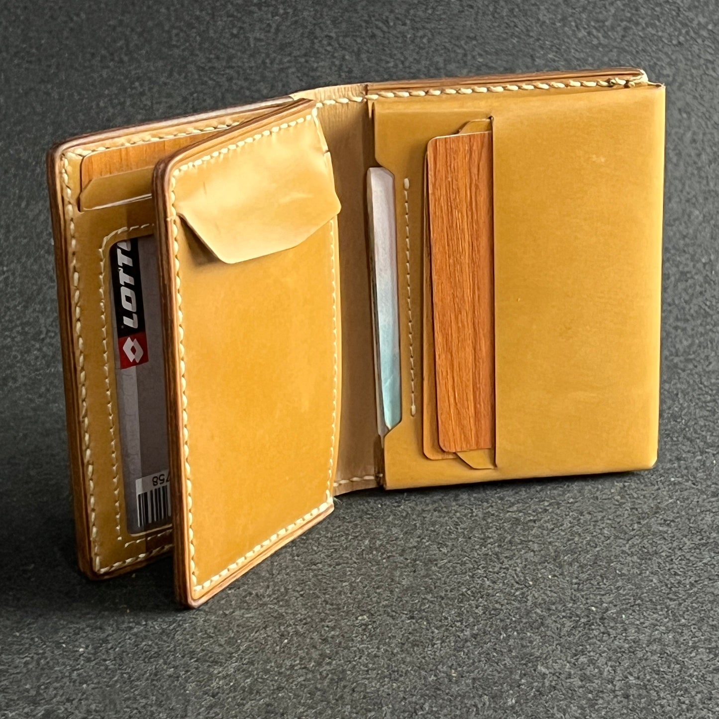 Folden  — Vertical Bi-Fold Wallet (WC-V18)