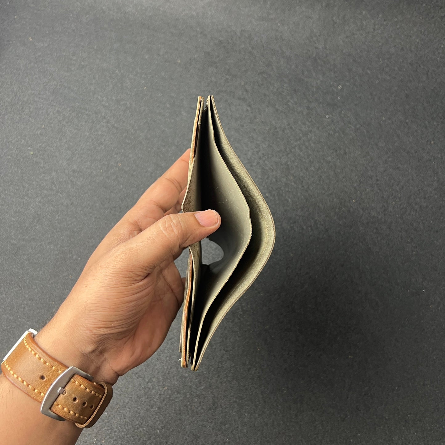 Ravelo — Vertical Bi-Fold Wallet (WC-V12)