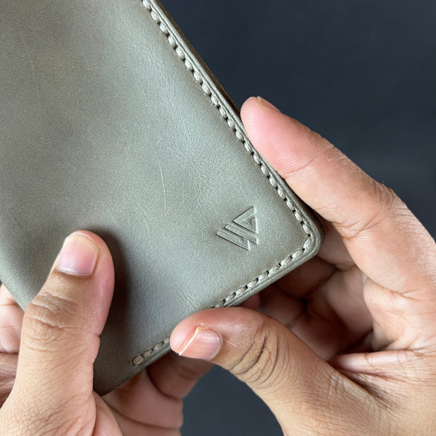 Ravelo — Vertical Bi-Fold Wallet (WC-V12)