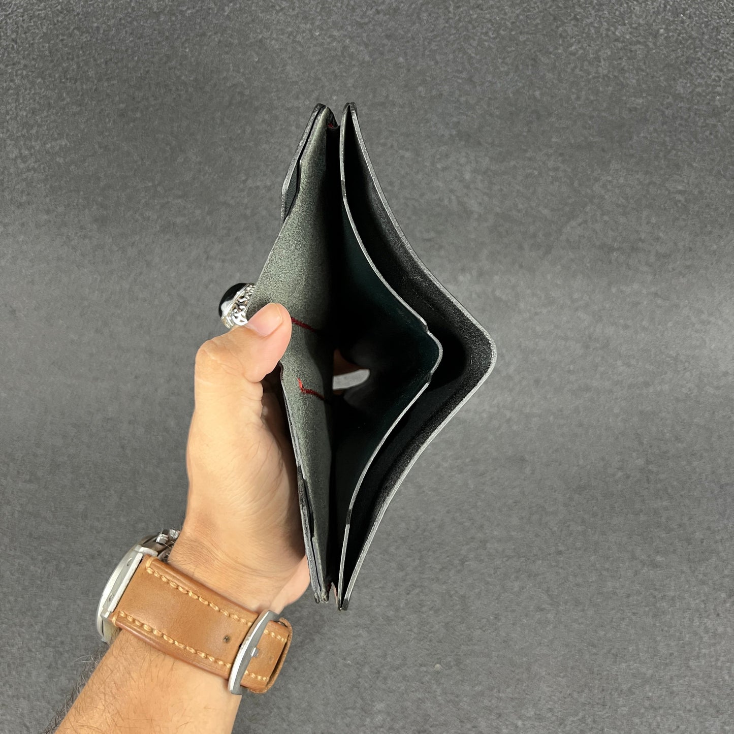 Ravelo — Vertical Bi-Fold Wallet (WC-V12)