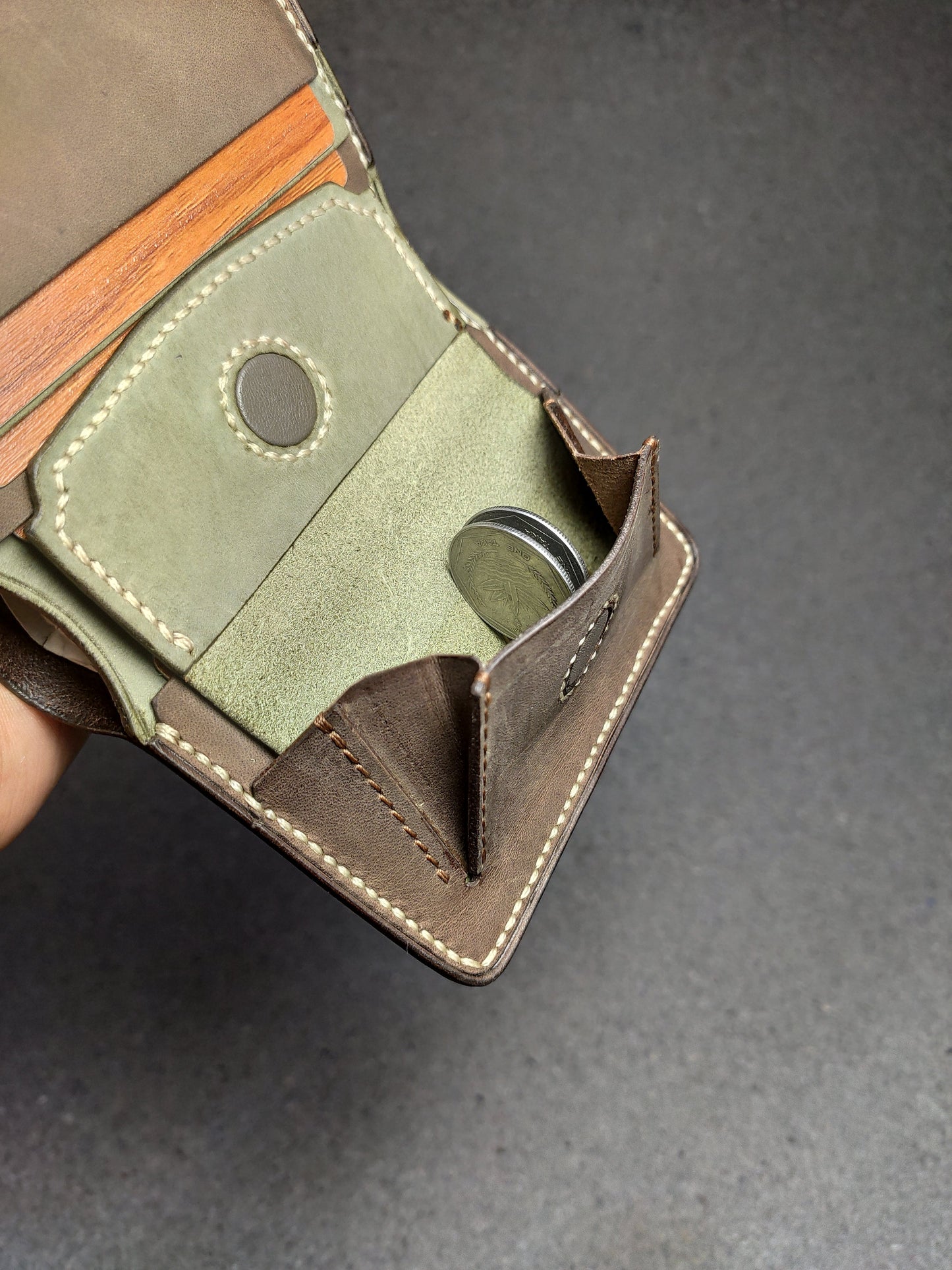 Forra — Vertical Bi-Fold Wallet (WC-V11)