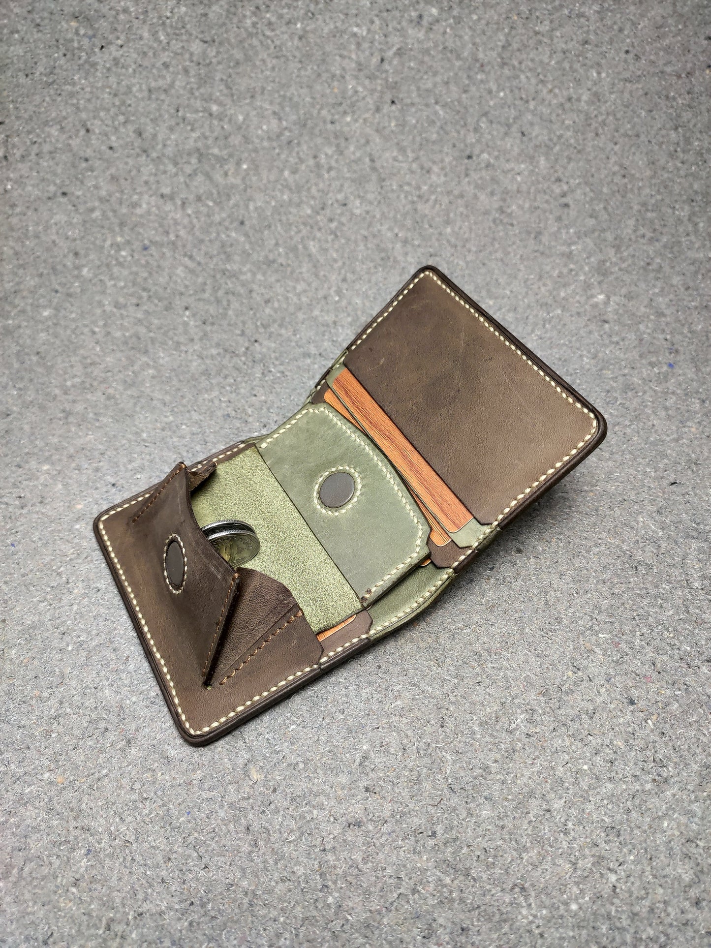 Forra — Vertical Bi-Fold Wallet (WC-V11)