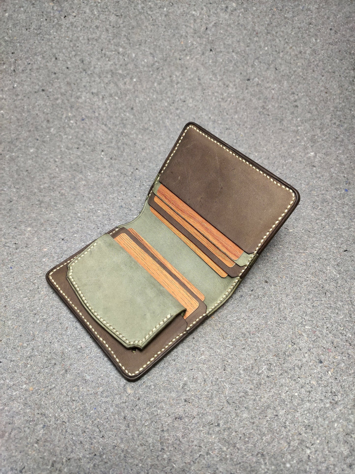 Forra — Vertical Bi-Fold Wallet (WC-V11)