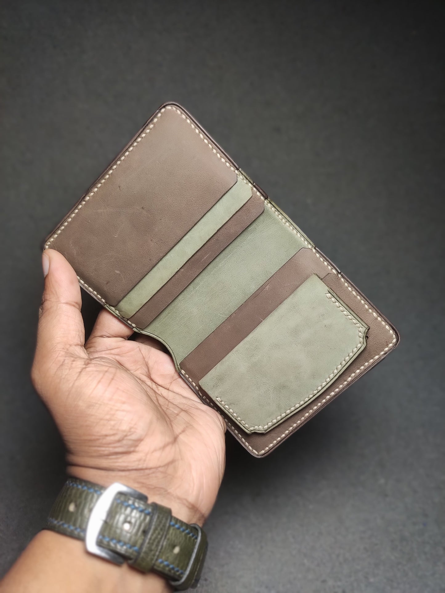 Forra — Vertical Bi-Fold Wallet (WC-V11)