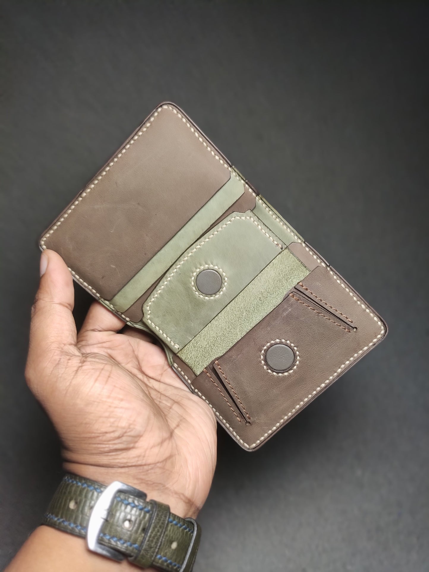 Forra — Vertical Bi-Fold Wallet (WC-V11)