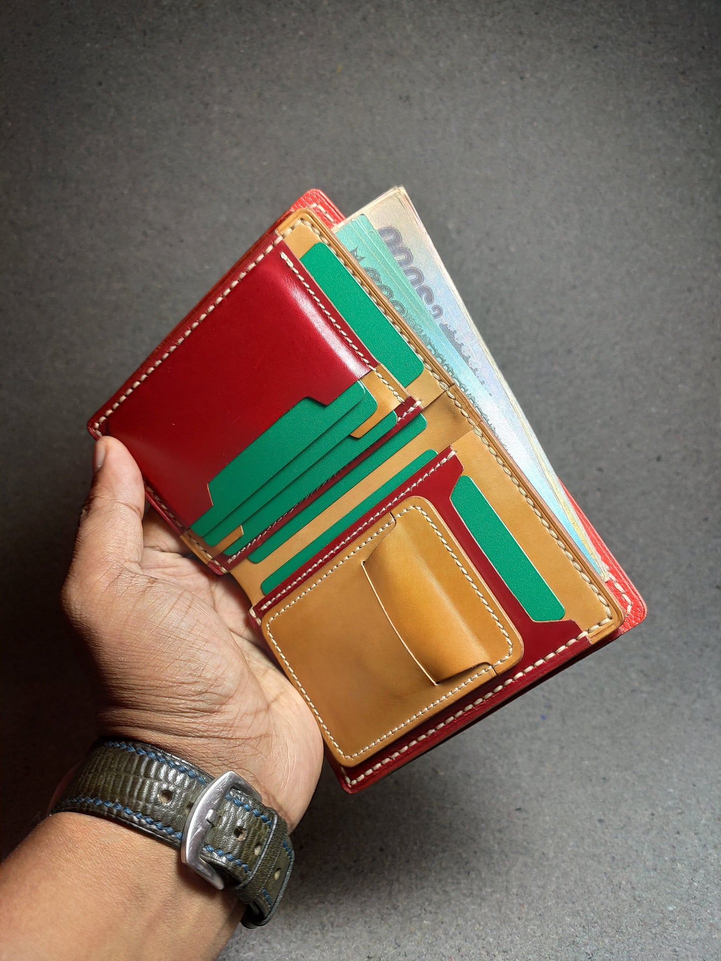 Rogueberry — Vertical Bi-Fold Wallet (WC-V13)