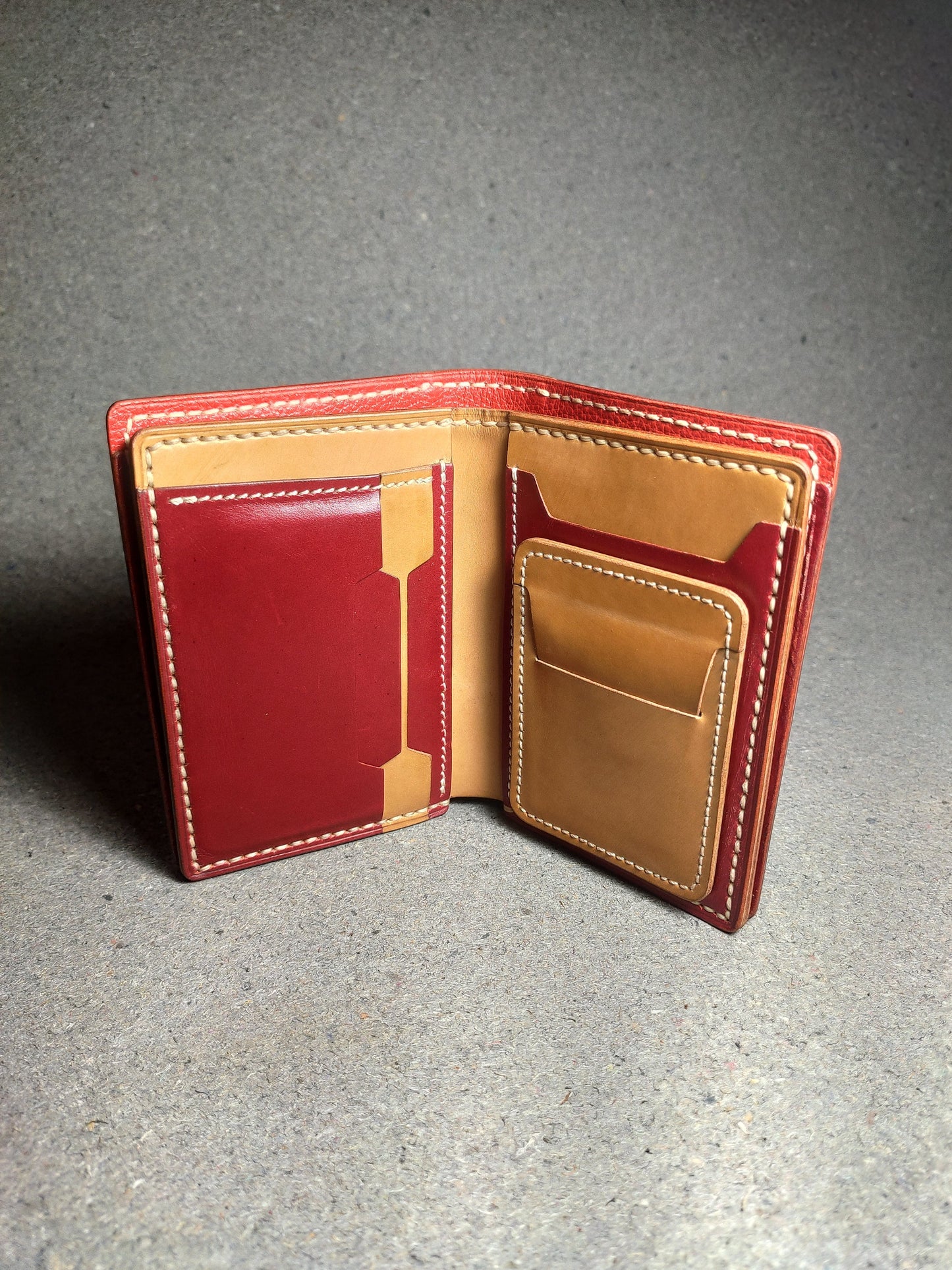 Rogueberry — Vertical Bi-Fold Wallet (WC-V13)
