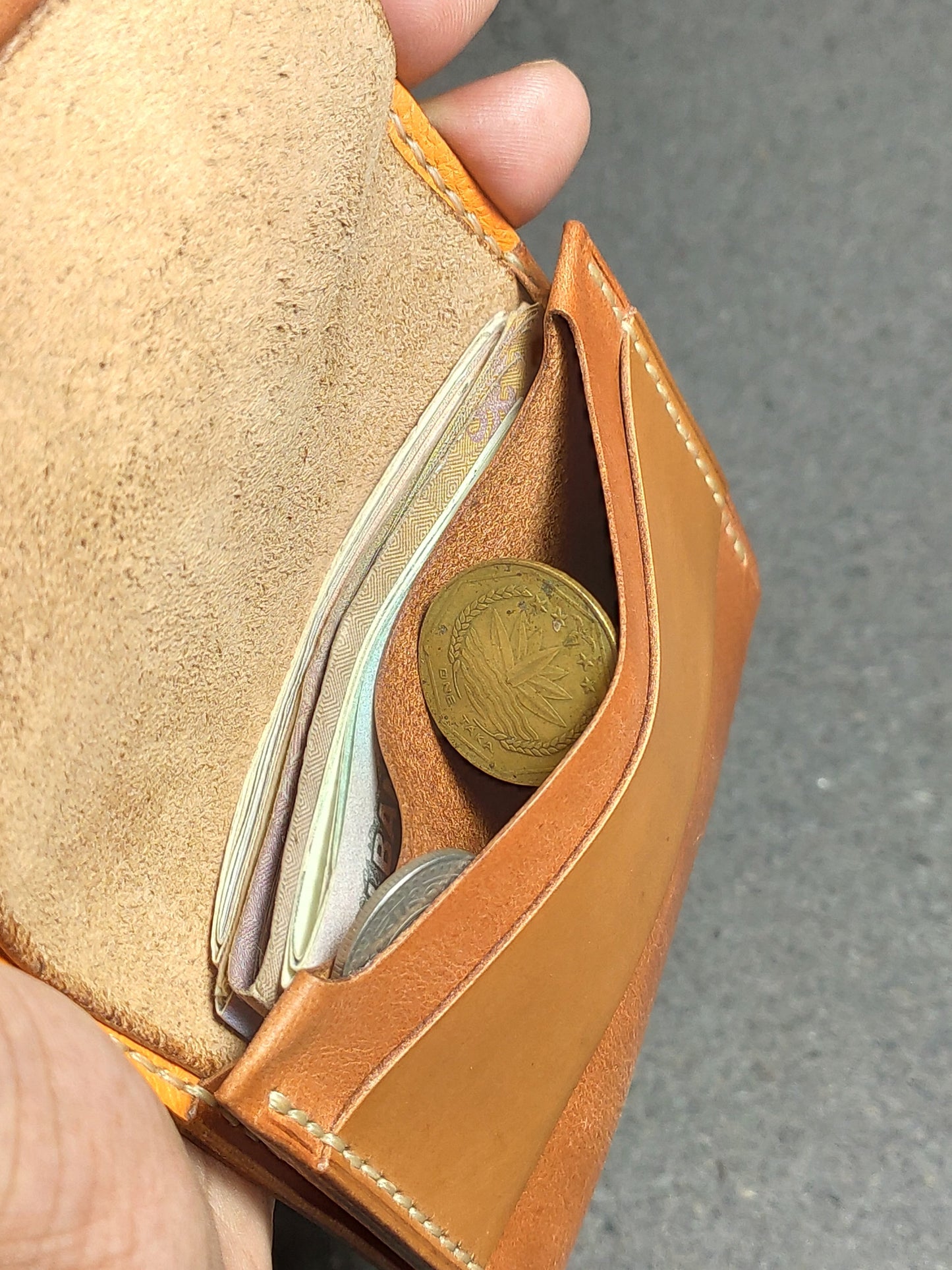 AeroDot - Vertical Bi-Fold Wallet (WC-V16)