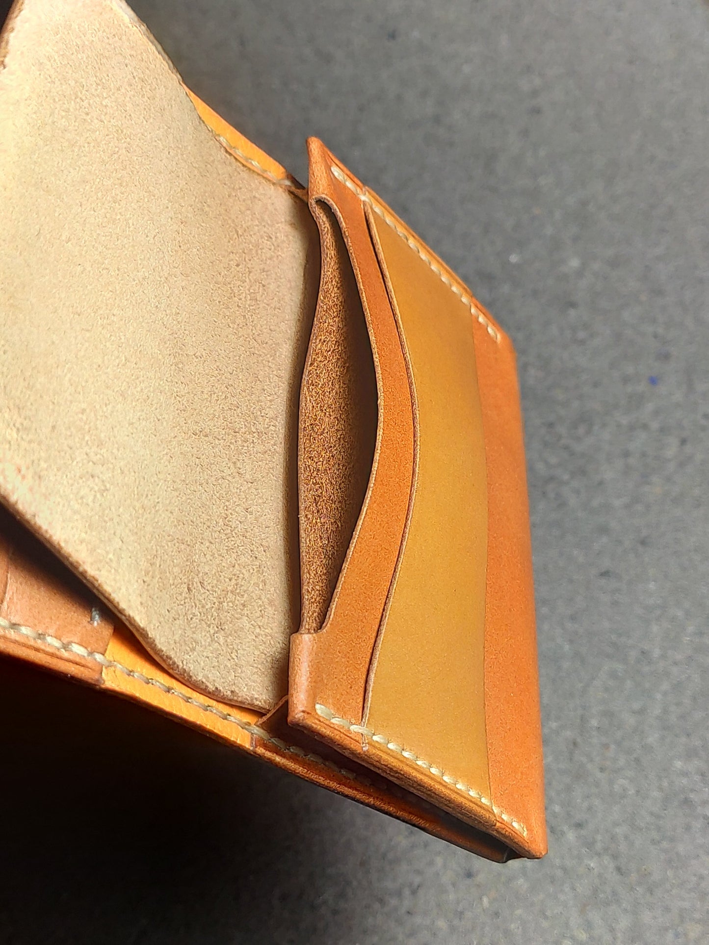 AeroDot - Vertical Bi-Fold Wallet (WC-V16)