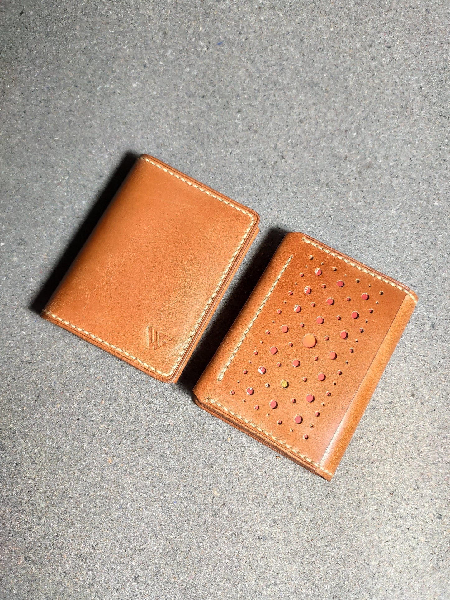 AeroDot - Vertical Bi-Fold Wallet (WC-V16)