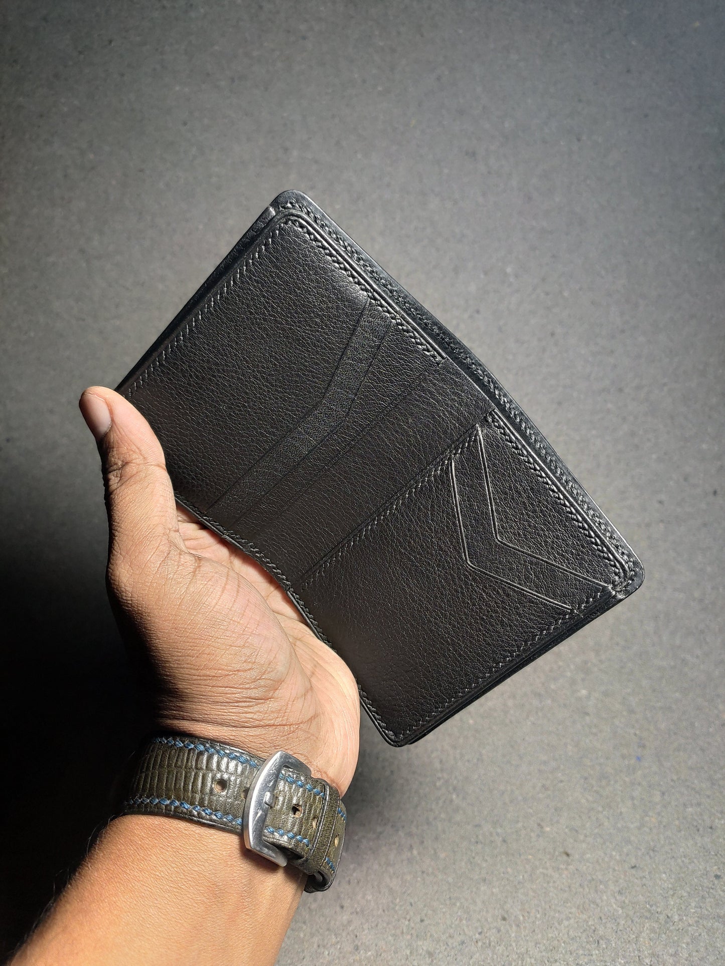 Vortical — Vertical Bi-Fold Wallet  (WC-V10)