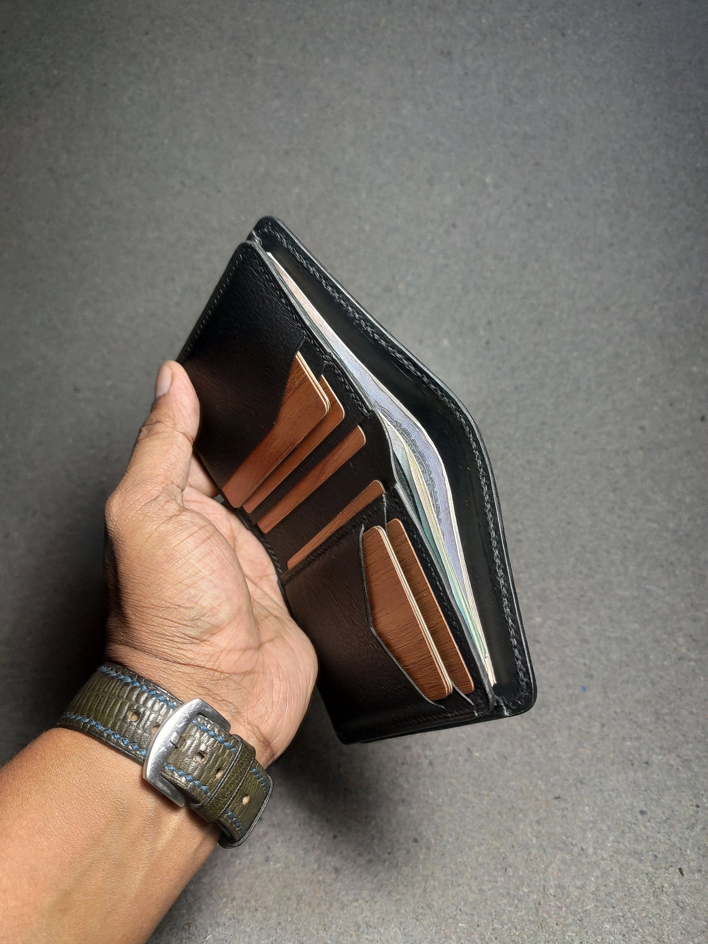 Vortical — Vertical Bi-Fold Wallet  (WC-V10)
