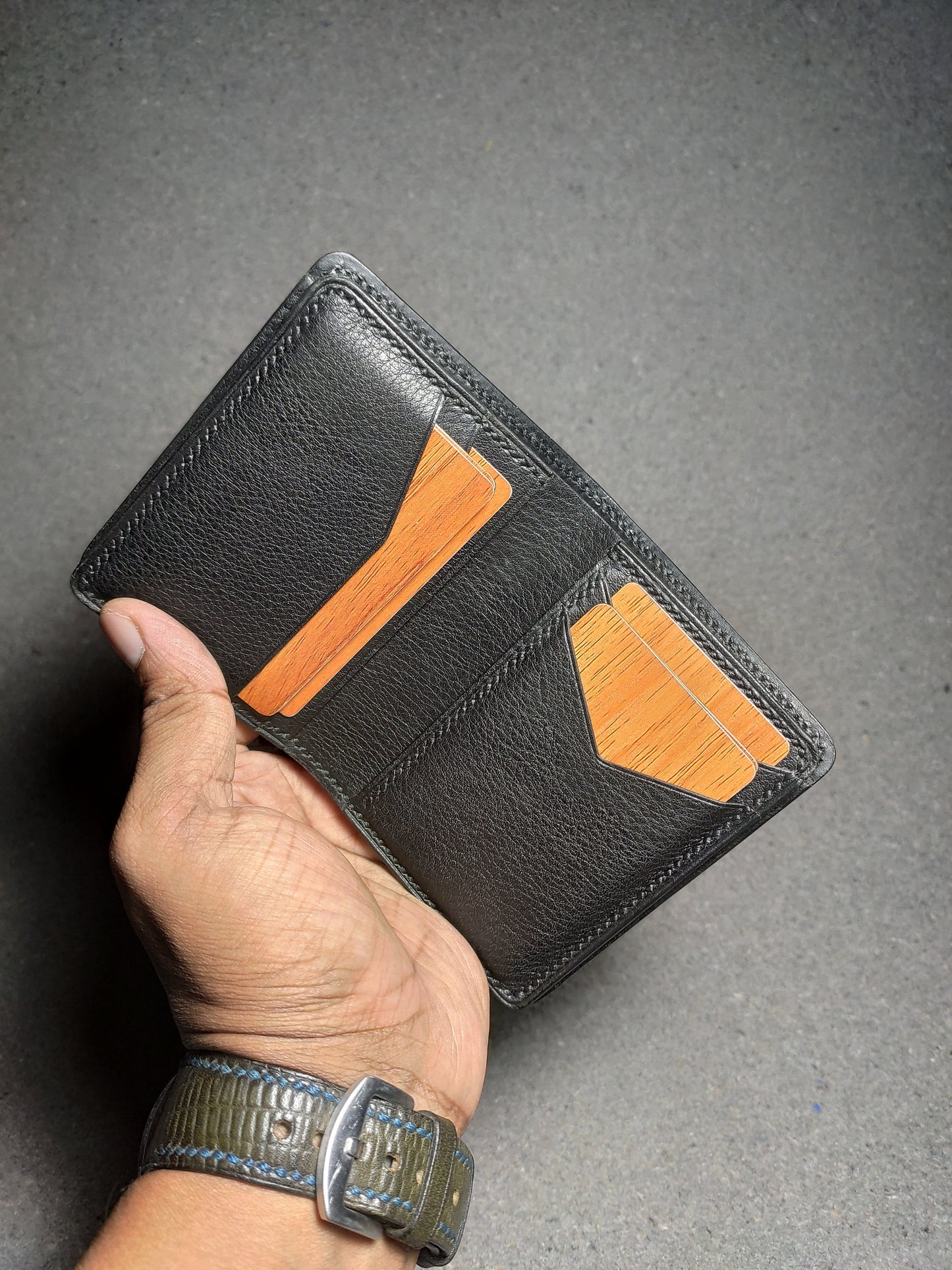 Vortical — Vertical Bi-Fold Wallet  (WC-V10)