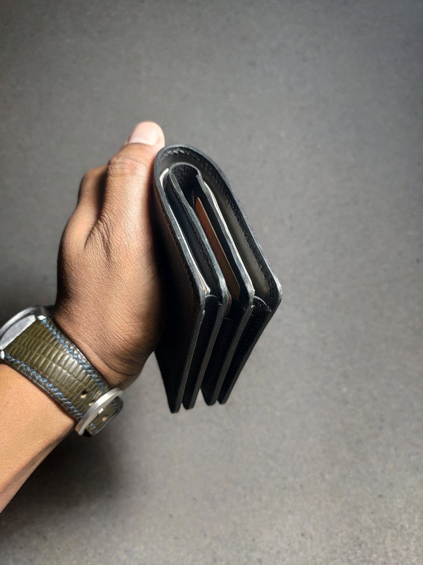 Vortical — Vertical Bi-Fold Wallet  (WC-V10)