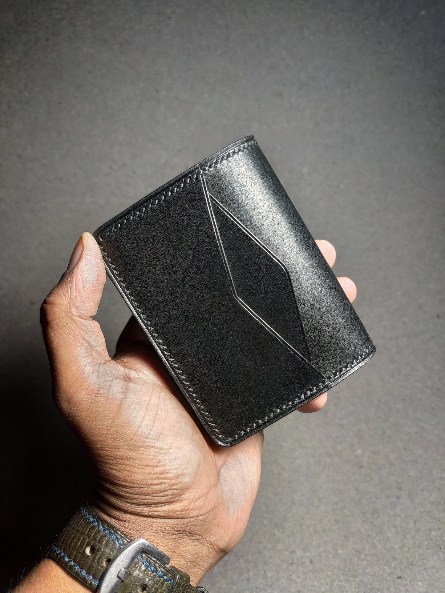 Ignis — Vertical Bi-Fold Wallet (WC-V9)