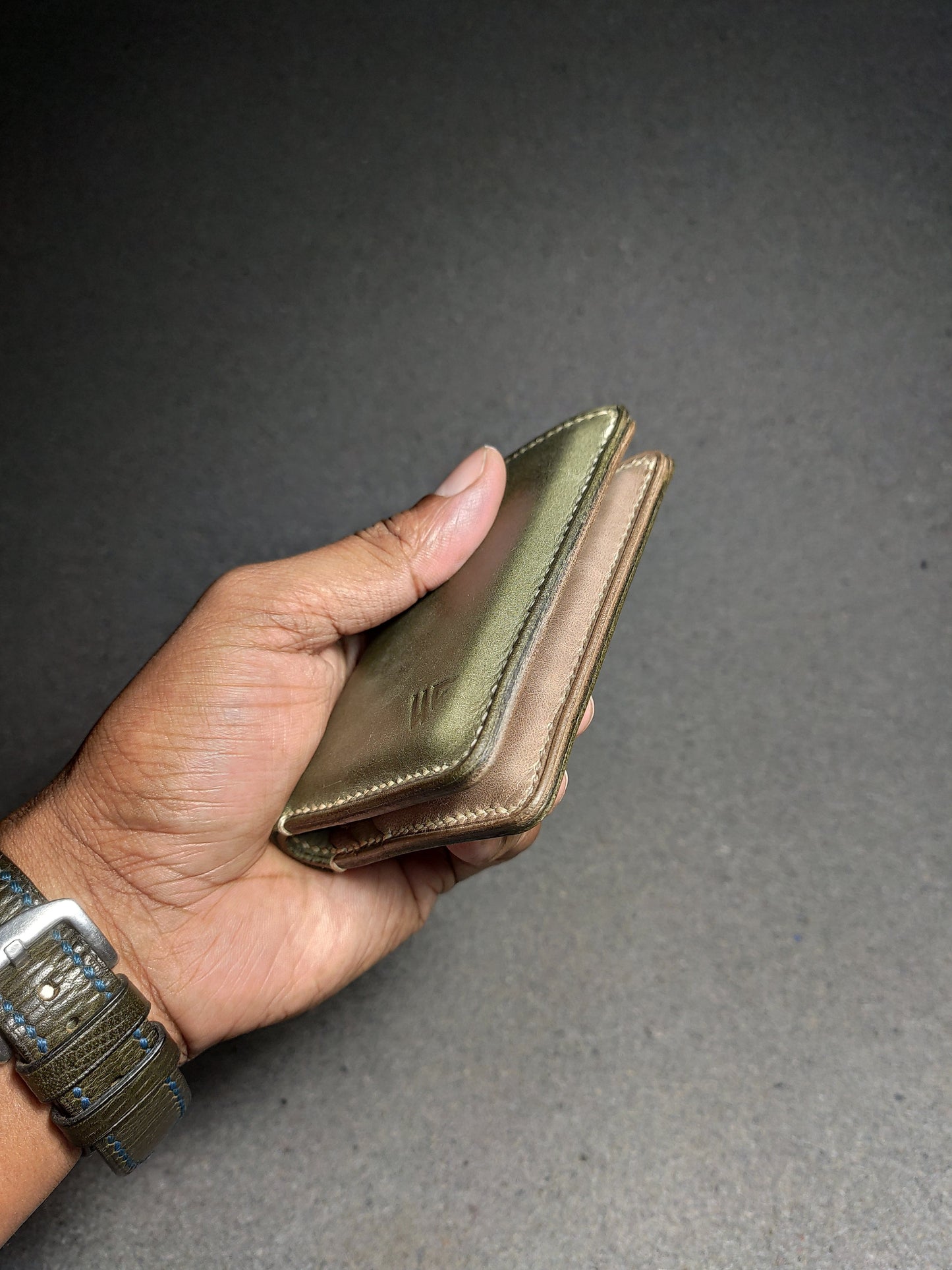 Aven — Vertical Bi-Fold Wallet (WC-V14)