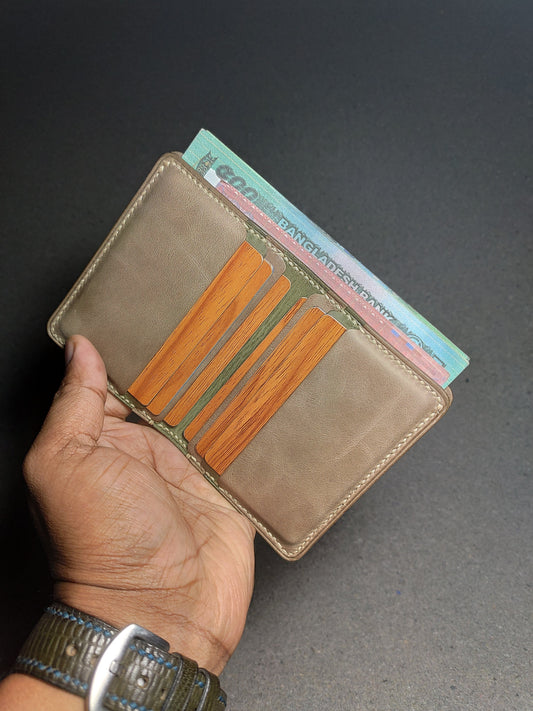 Aven — Vertical Bi-Fold Wallet (WC-V14)
