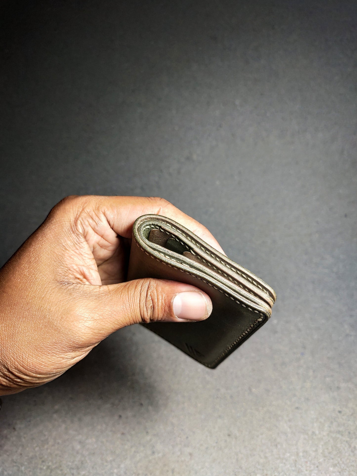 Aven — Vertical Bi-Fold Wallet (WC-V14)
