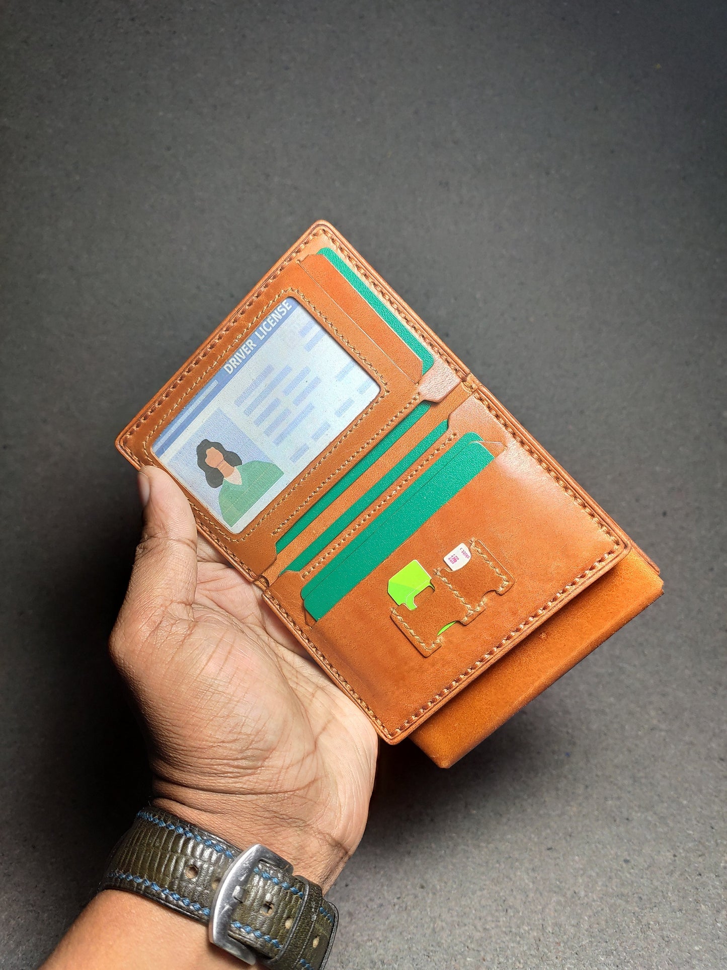 Folden  — Vertical Bi-Fold Wallet (WC-V18)