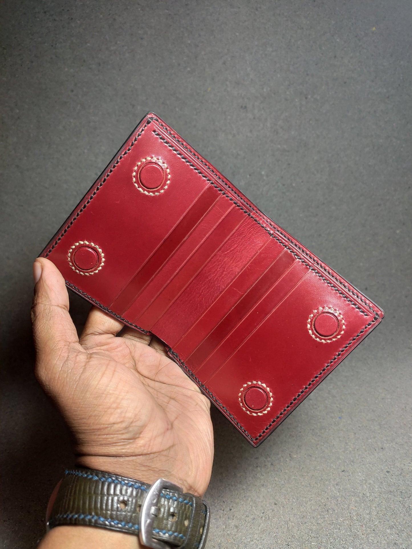 Noir Grid — Vertical Bi-Fold Wallet (WC-V5)