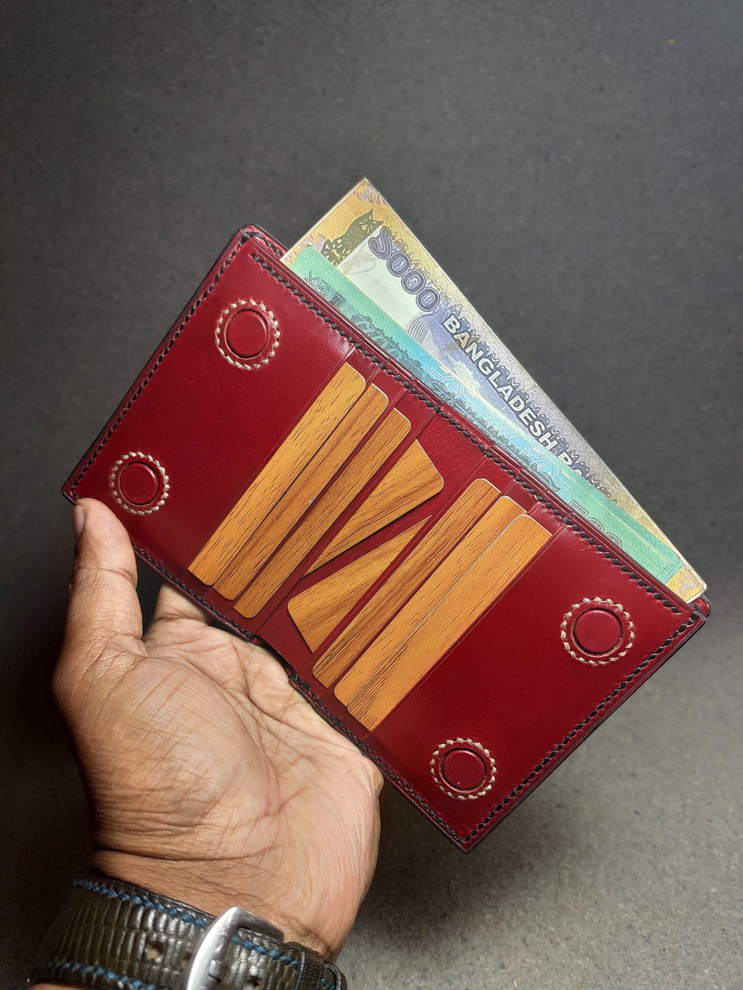 Noir Grid — Vertical Bi-Fold Wallet (WC-V5)