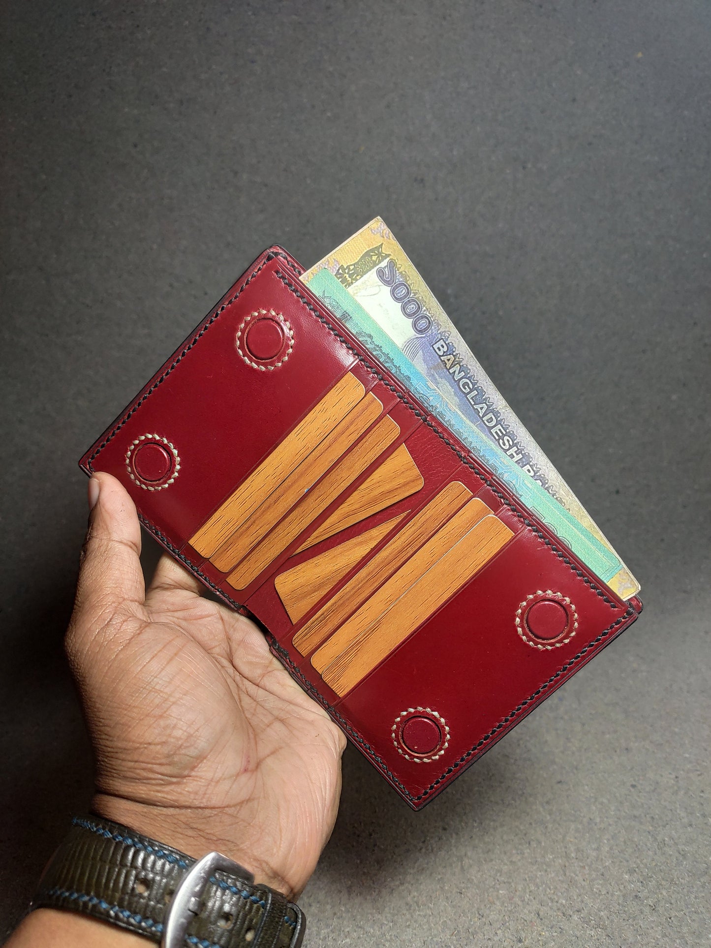 Noir Grid — Vertical Bi-Fold Wallet (WC-V5)