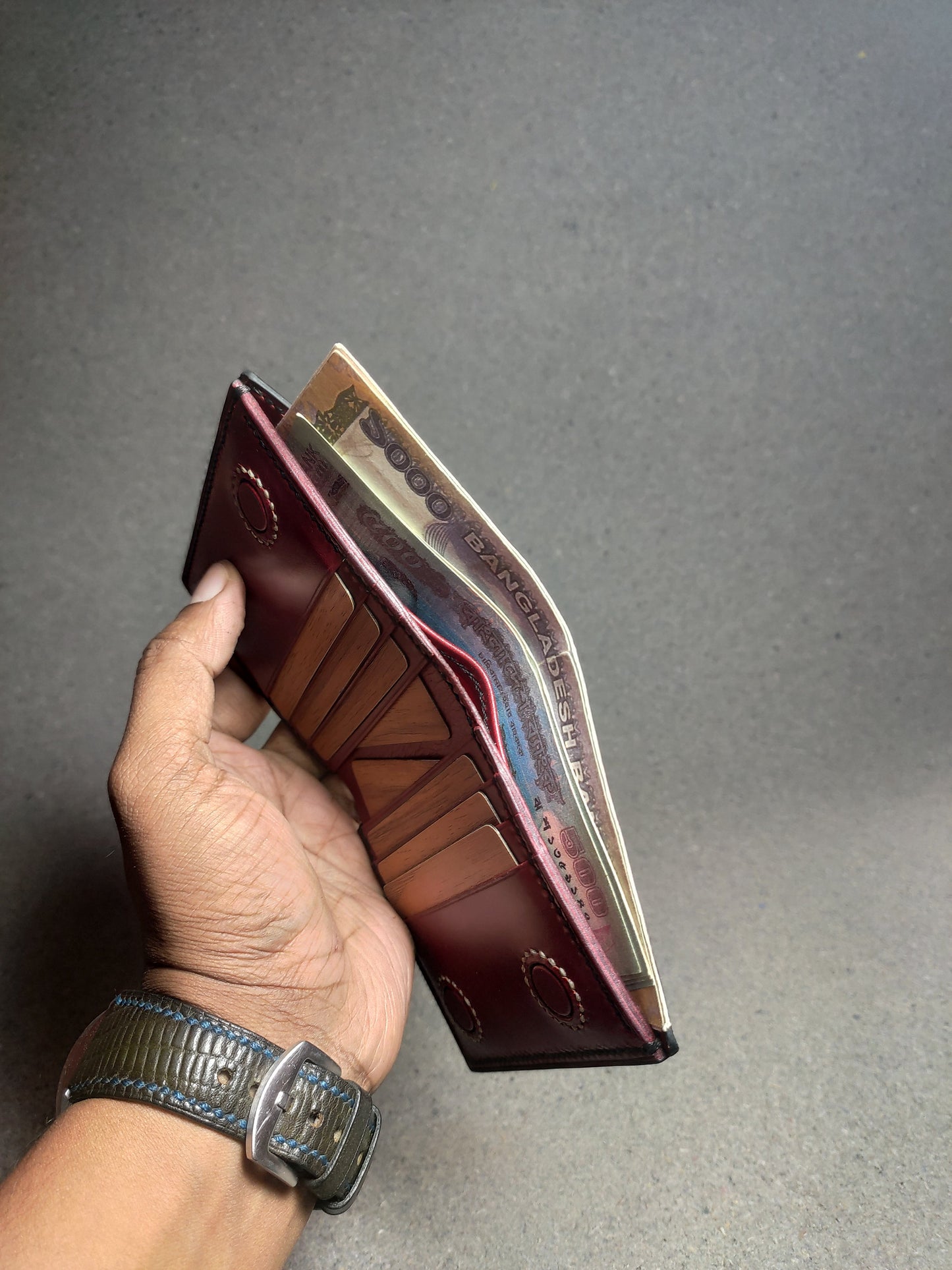 Noir Grid — Vertical Bi-Fold Wallet (WC-V5)