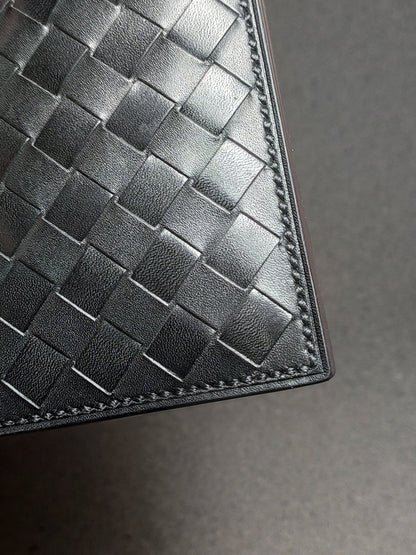 Noir Grid — Vertical Bi-Fold Wallet (WC-V5)