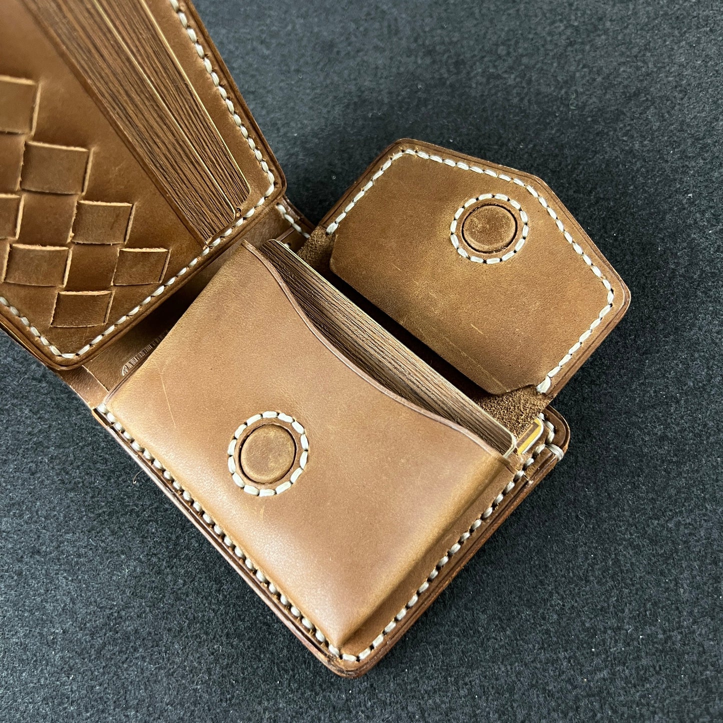 Velin — Classic Bi-Fold Wallet (WC-C25)
