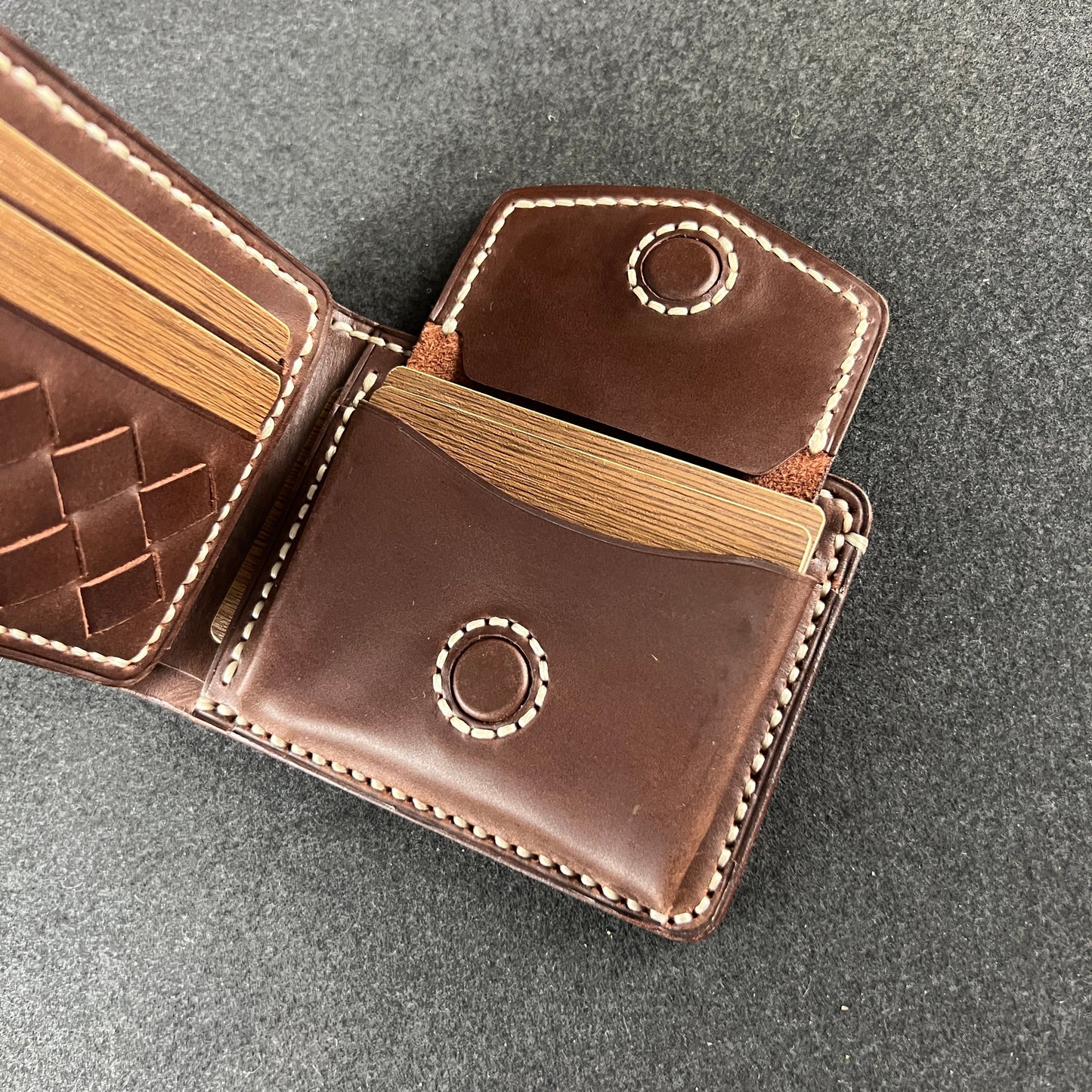 Velin — Classic Bi-Fold Wallet (WC-C25)