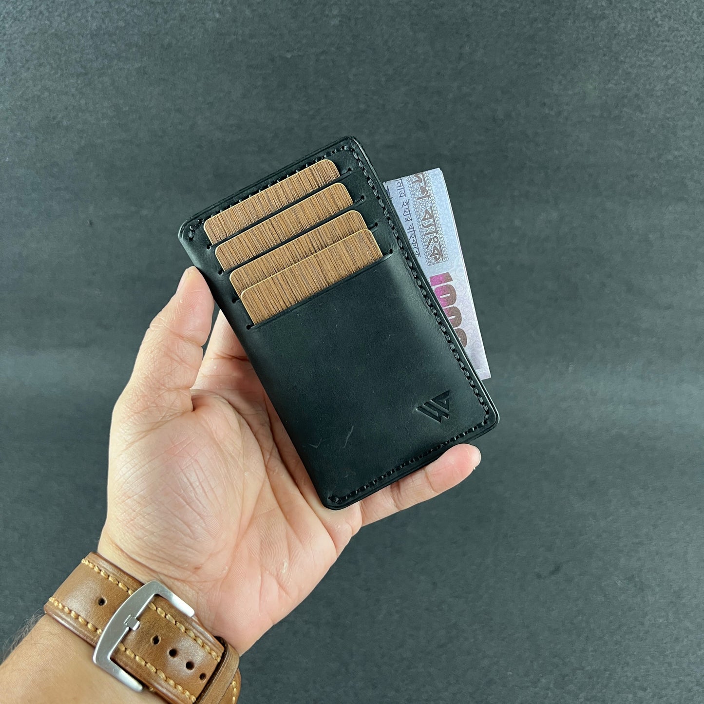 Vaulta — Vertical Bi-Fold Wallet (WC-V4)