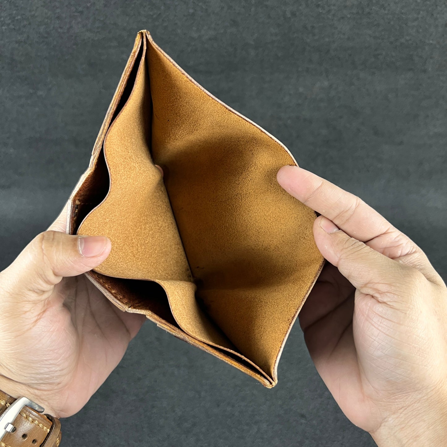 Silent Structure — Tri-Fold Wallet (WC-TR6)
