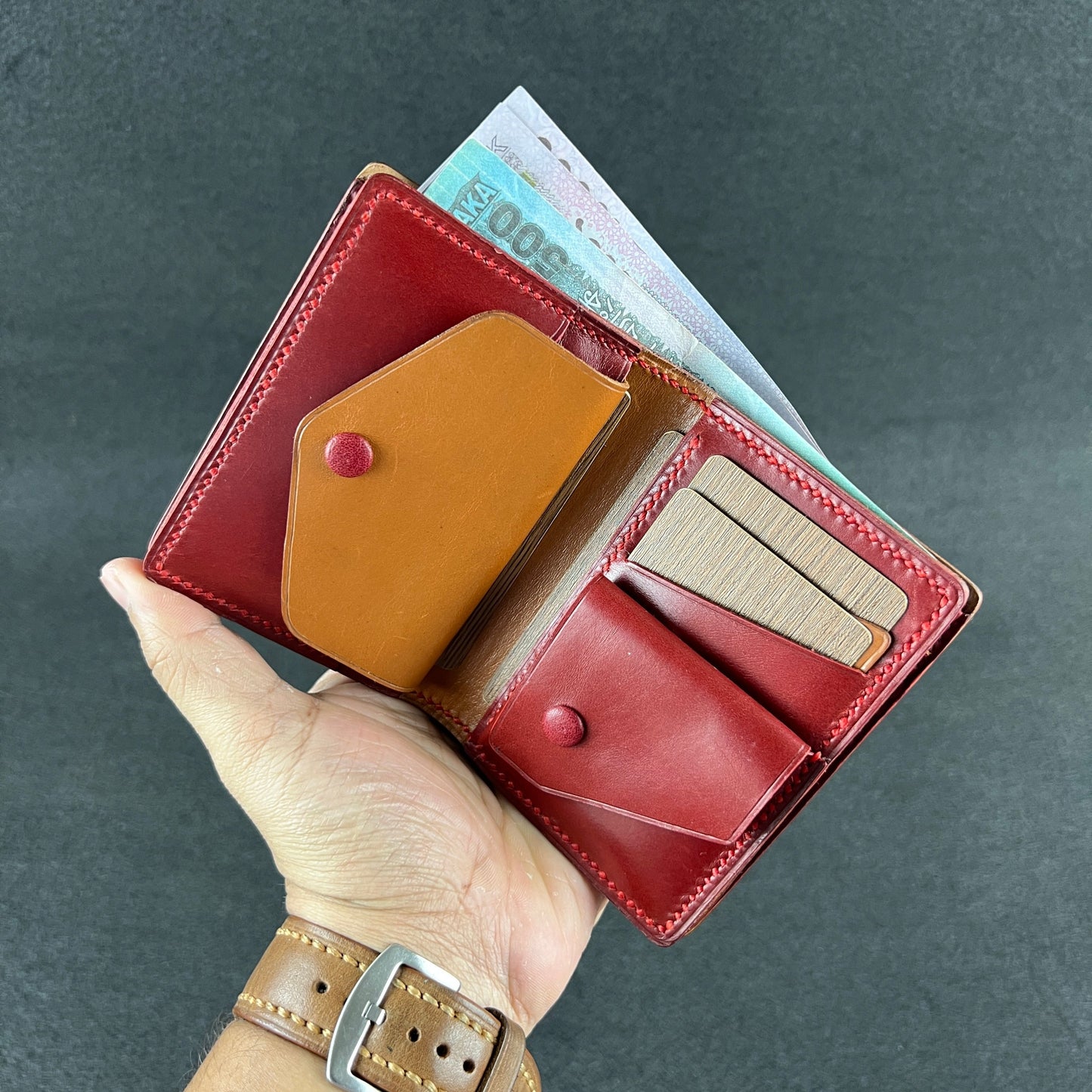 Ignis — Vertical Bi-Fold Wallet (WC-V9)