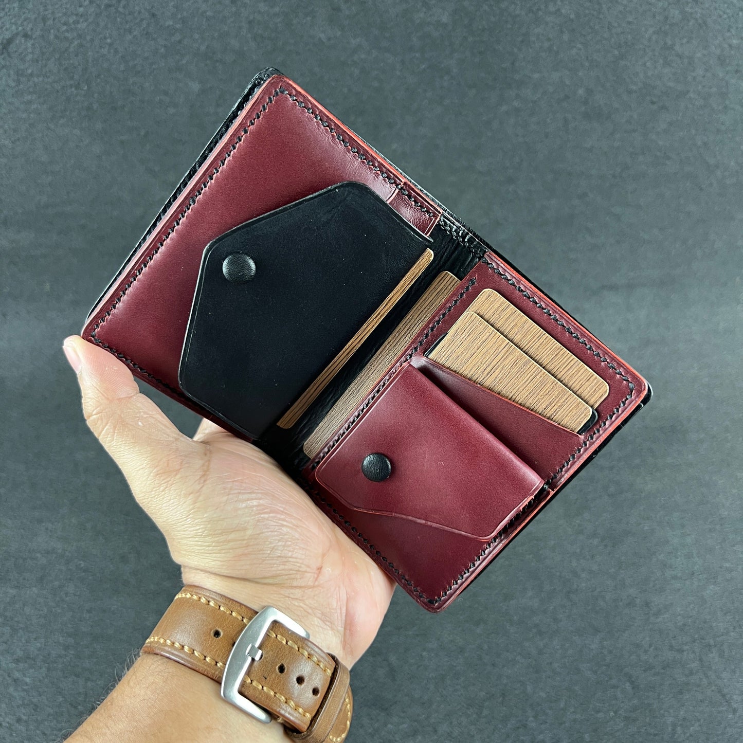 Ignis — Vertical Bi-Fold Wallet (WC-V9)