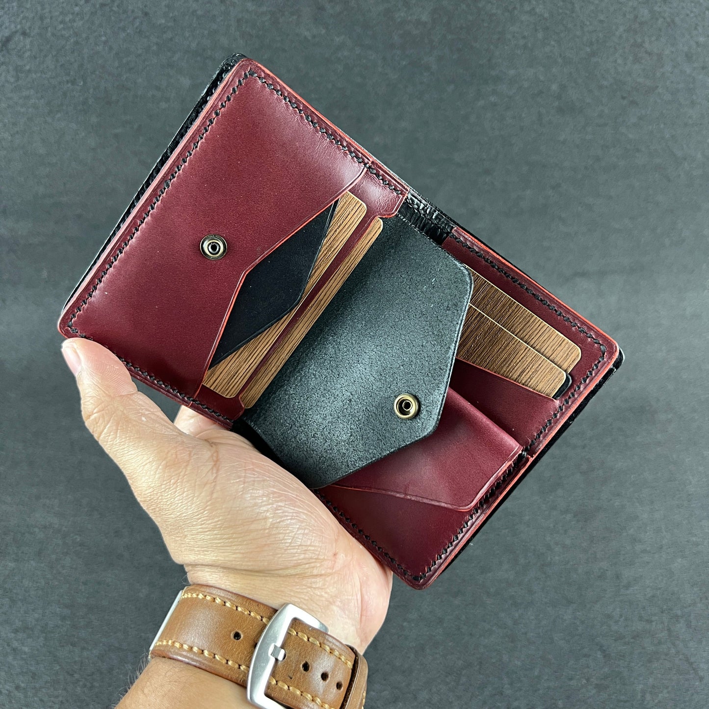 Ignis — Vertical Bi-Fold Wallet (WC-V9)