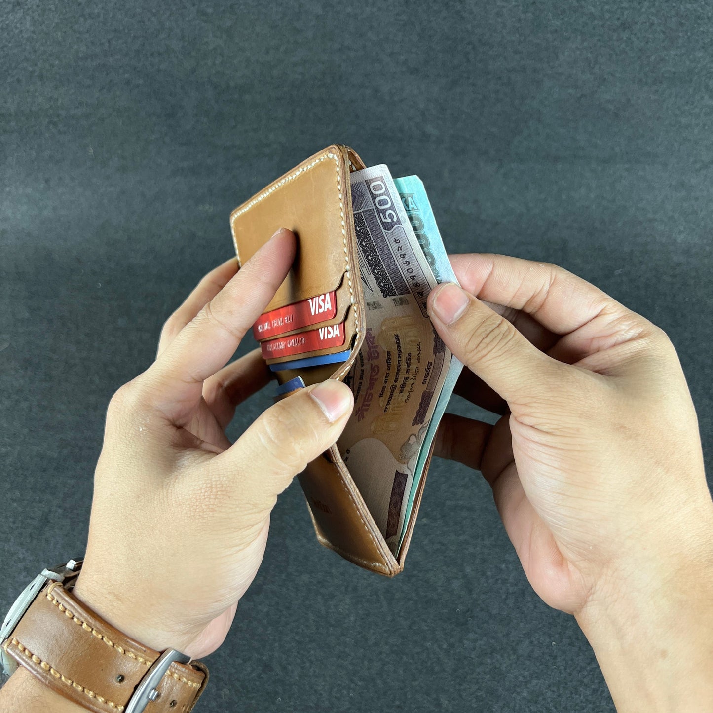 Aven — Vertical Bi-Fold Wallet (WC-V14)