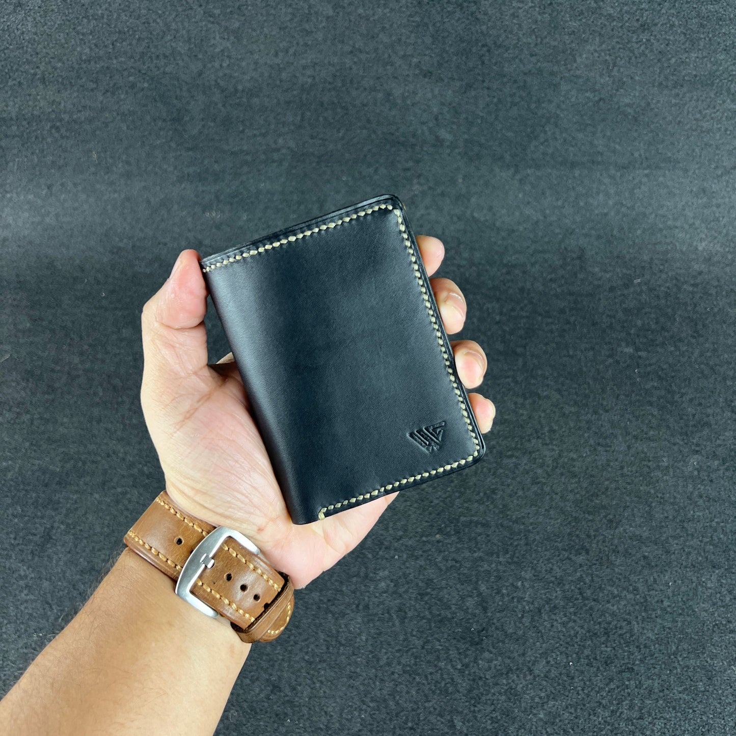 Aven — Vertical Bi-Fold Wallet (WC-V14)