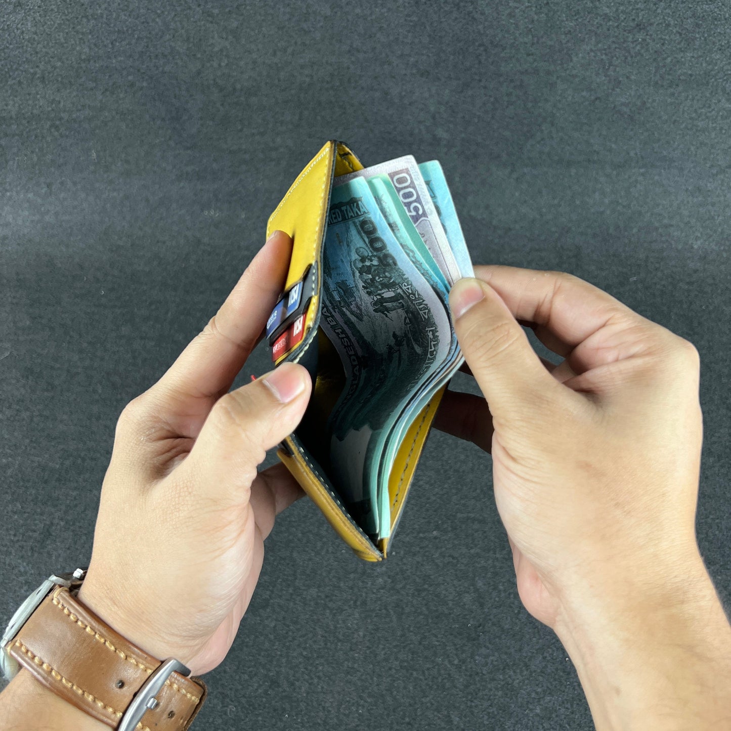 Aven — Vertical Bi-Fold Wallet (WC-V14)
