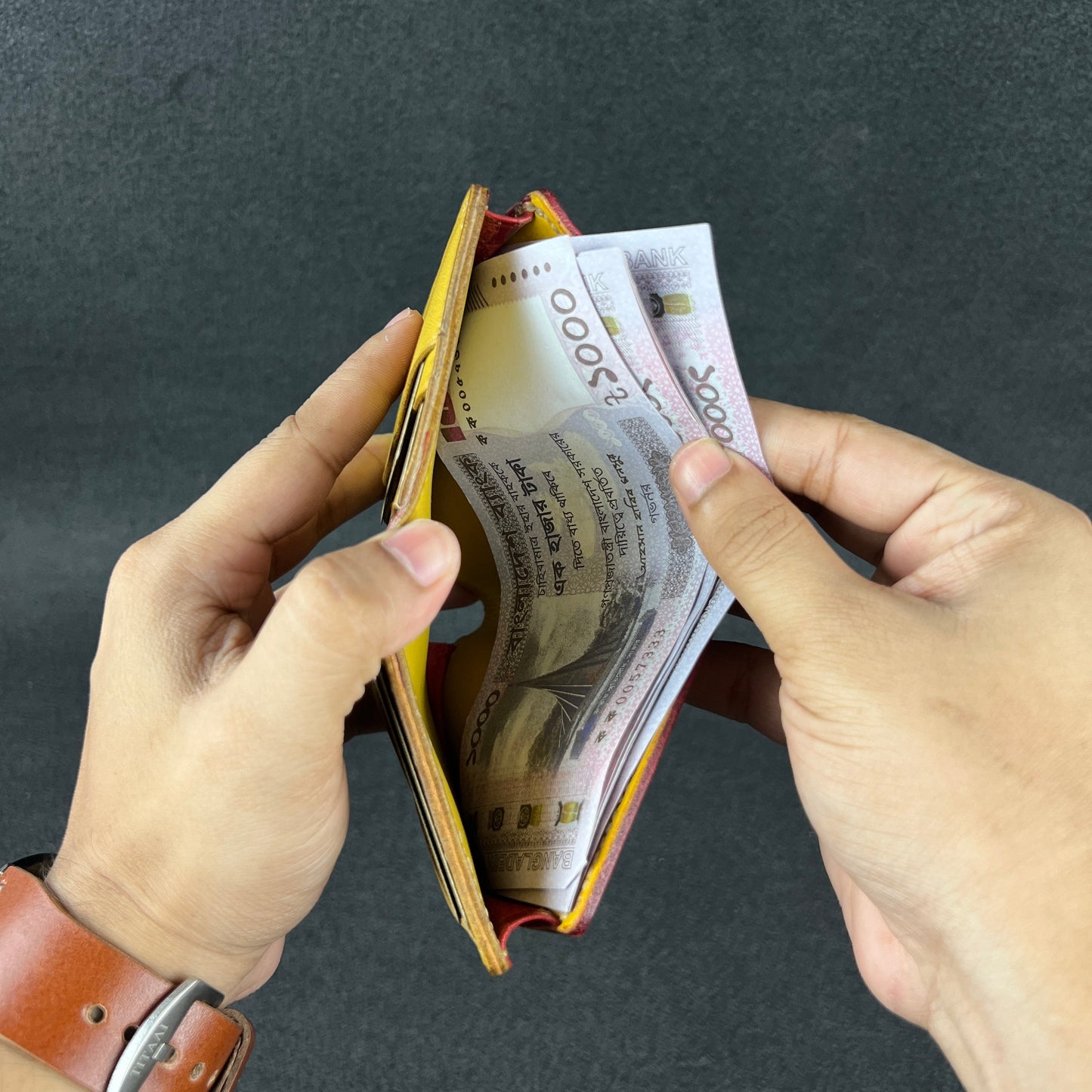 Vortical — Vertical Bi-Fold Wallet  (WC-V10)