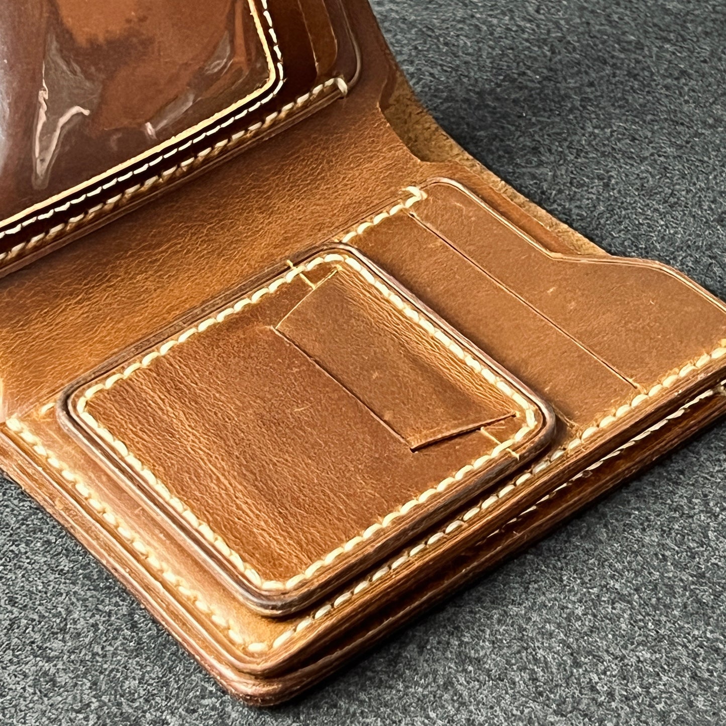 Ravelo — Vertical Bi-Fold Wallet (WC-V12)