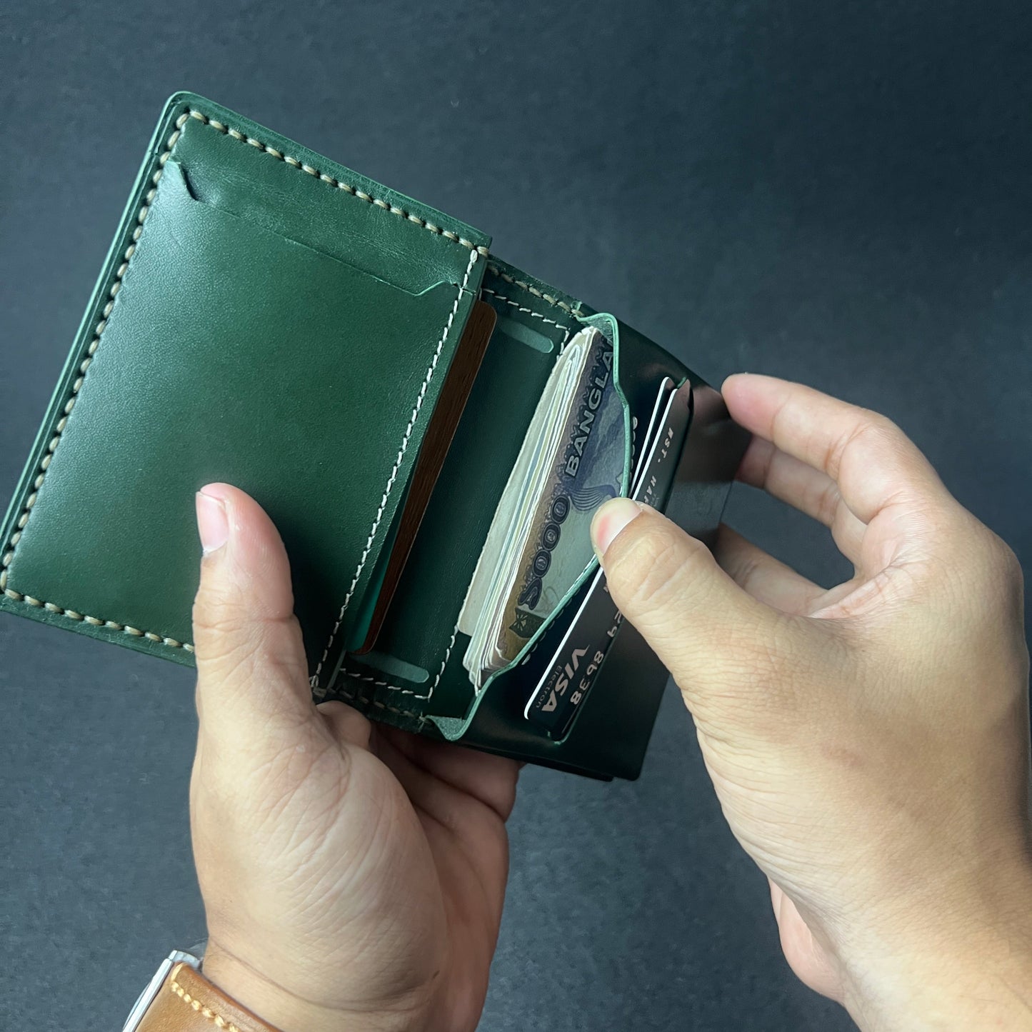 Folden  — Vertical Bi-Fold Wallet (WC-V18)